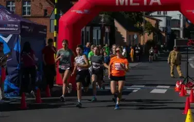 XVIII Og&oacute;lnopolski Bieg Szlakiem 3 Wież - Owocowe Biegi Uliczne Dzieci i Młodzieży 23