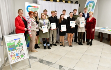 Rozdanie nagr&oacute;d dla uczni&oacute;w szk&oacute;ł ponadpodstawowych 1