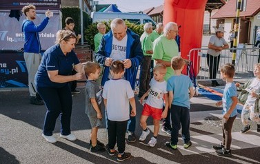 XIX Og&oacute;lnopolski Ekologiczny Bieg Krainy 3. Wież nad Borami &ndash; Owocowe Biegi Uliczne Dzieci i Młodzieży 13