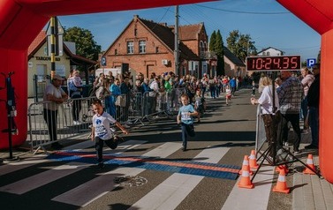 XIX Og&oacute;lnopolski Ekologiczny Bieg Krainy 3. Wież nad Borami &ndash; Owocowe Biegi Uliczne Dzieci i Młodzieży 16