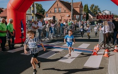 XIX Og&oacute;lnopolski Ekologiczny Bieg Krainy 3. Wież nad Borami &ndash; Owocowe Biegi Uliczne Dzieci i Młodzieży 24