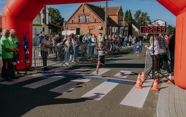 XIX Og&oacute;lnopolski Ekologiczny Bieg Krainy 3. Wież nad Borami &ndash; Owocowe Biegi Uliczne Dzieci i Młodzieży 32