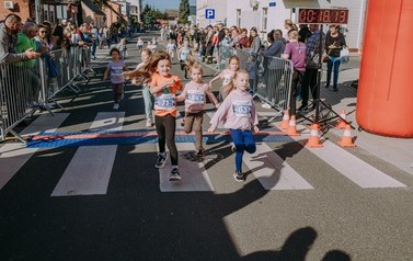 XIX Og&oacute;lnopolski Ekologiczny Bieg Krainy 3. Wież nad Borami &ndash; Owocowe Biegi Uliczne Dzieci i Młodzieży 38