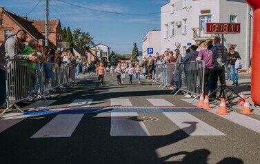XIX Og&oacute;lnopolski Ekologiczny Bieg Krainy 3. Wież nad Borami &ndash; Owocowe Biegi Uliczne Dzieci i Młodzieży 40