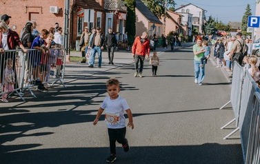 XIX Og&oacute;lnopolski Ekologiczny Bieg Krainy 3. Wież nad Borami &ndash; Owocowe Biegi Uliczne Dzieci i Młodzieży 53