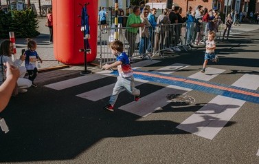 XIX Og&oacute;lnopolski Ekologiczny Bieg Krainy 3. Wież nad Borami &ndash; Owocowe Biegi Uliczne Dzieci i Młodzieży 61