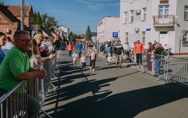 XIX Og&oacute;lnopolski Ekologiczny Bieg Krainy 3. Wież nad Borami &ndash; Owocowe Biegi Uliczne Dzieci i Młodzieży 81