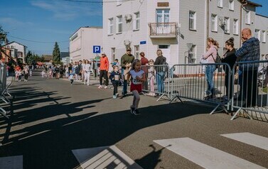 XIX Og&oacute;lnopolski Ekologiczny Bieg Krainy 3. Wież nad Borami &ndash; Owocowe Biegi Uliczne Dzieci i Młodzieży 84
