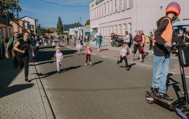 XIX Og&oacute;lnopolski Ekologiczny Bieg Krainy 3. Wież nad Borami &ndash; Owocowe Biegi Uliczne Dzieci i Młodzieży 89