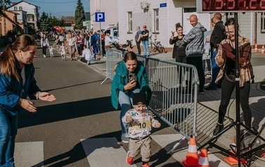 XIX Og&oacute;lnopolski Ekologiczny Bieg Krainy 3. Wież nad Borami &ndash; Owocowe Biegi Uliczne Dzieci i Młodzieży 98