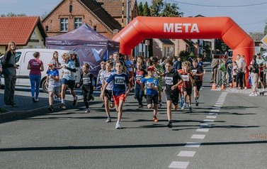 XIX Og&oacute;lnopolski Ekologiczny Bieg Krainy 3. Wież nad Borami &ndash; Owocowe Biegi Uliczne Dzieci i Młodzieży 146