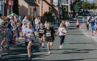XIX Og&oacute;lnopolski Ekologiczny Bieg Krainy 3. Wież nad Borami &ndash; Owocowe Biegi Uliczne Dzieci i Młodzieży 180