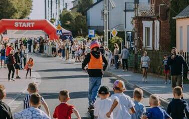 XIX Og&oacute;lnopolski Ekologiczny Bieg Krainy 3. Wież nad Borami &ndash; Owocowe Biegi Uliczne Dzieci i Młodzieży 215