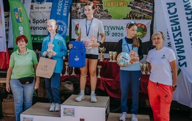 XIX BIEG  i Owocowe Biegi Uliczne - wręczanie statuetek i nagr&oacute;d 1