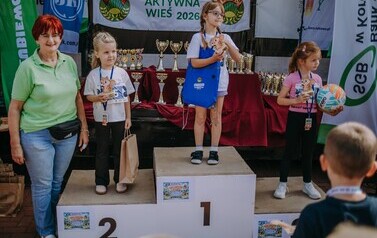 XIX BIEG  i Owocowe Biegi Uliczne - wręczanie statuetek i nagr&oacute;d 10