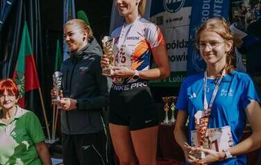 XIX Bieg Krainy 3. Wież nad Borami - wręczanie puchar&oacute;w i nagr&oacute;d 17