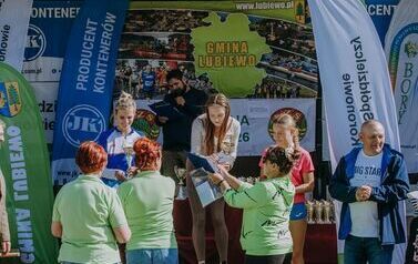 XIX Bieg Krainy 3. Wież nad Borami - wręczanie puchar&oacute;w i nagr&oacute;d 29